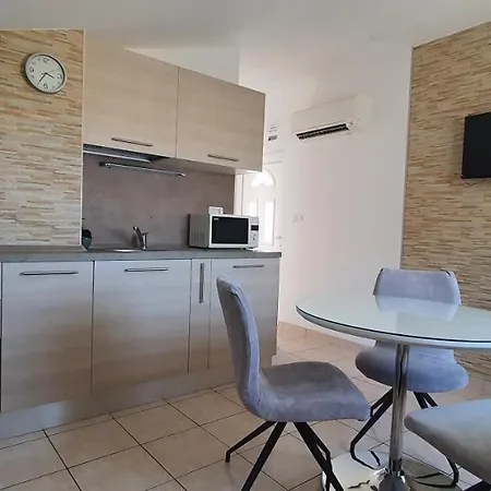 Apartment Helena*** *